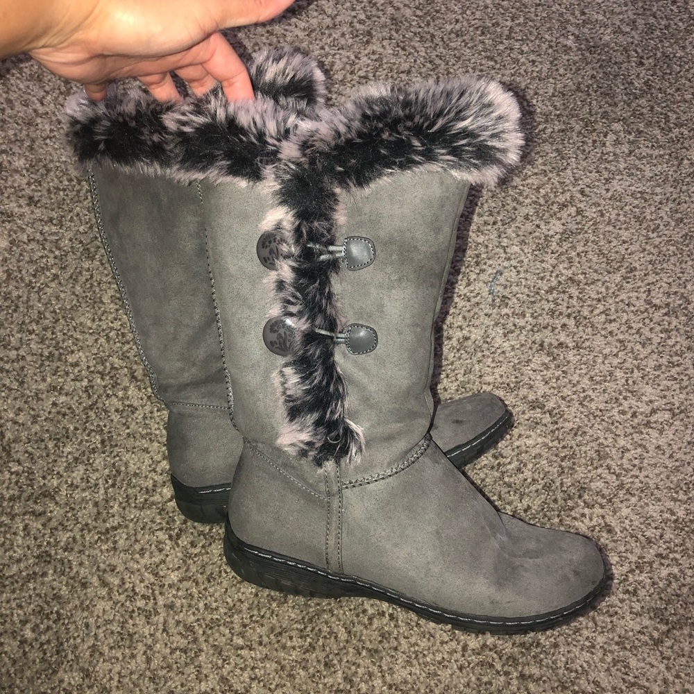 Size 6 NaturalSoul boots.
